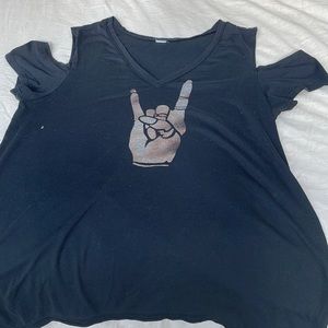 🧡Great tshirt! Peace Symbol Short